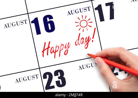 16th° giorno di agosto. Scrivere a mano il testo HAPPY DAY e disegnare il sole sulla data del calendario 16 agosto. Salvare la data. Vacanza. Motivazione. Lunedì d'estate Foto Stock