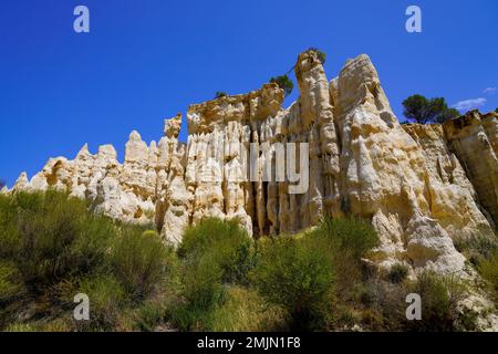 Orgues Ille sur Tet pietra calcarea camini sito Languedoc Roussillon in Francia Foto Stock