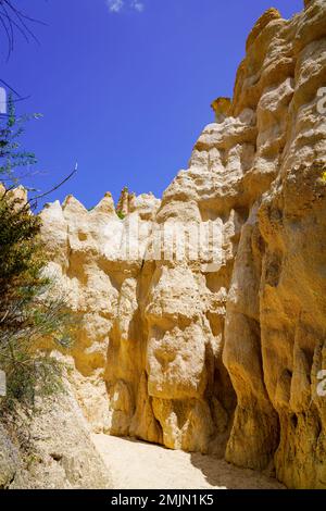 Ille sur tet parco Les Orgues in francia calcare natura camini francesi pietra formazione naturale Foto Stock