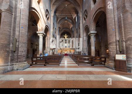 Interno della cattedrale di Modena, Modena, Italia Foto Stock