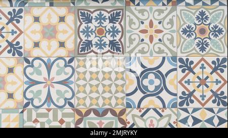 classico mosaico ceramica modello piastrelle azulejo vintage sfondo tessere Foto Stock