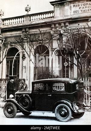 Italia Torino Valentino - uno dei primi esempi della Fiat Balilla 508 a Torino nel parco Valentino 1932 Foto Stock