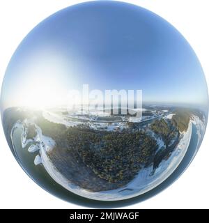 Vista aerea della nave Eckermühlen sul canale principale-Danubio in inverno Foto Stock