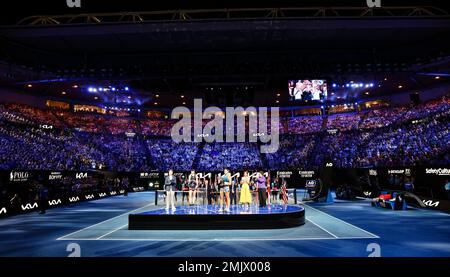 Melbourne, Australia, 28th Jan, 2023. Presentazione del Trofeo dopo la finalissima femminile all'Australian Open Tennis Grand Slam di Melbourne Park. Photo credit: Frank Molter/Alamy Live news Foto Stock