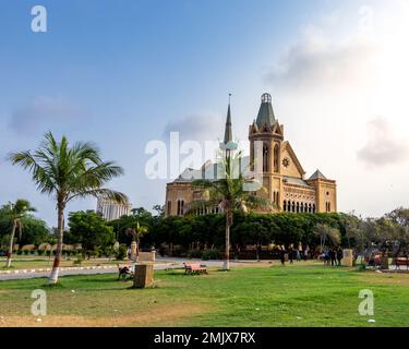 karachi pakistan 2022, karachi città paesaggio, punti di riferimento di karachi, Frere Hall Karachi, ora d'oro. surise a karachi. Foto Stock