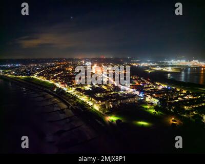 Una vista aerea dei porti di Harwich e Felixstowe di notte nel Regno Unito Foto Stock