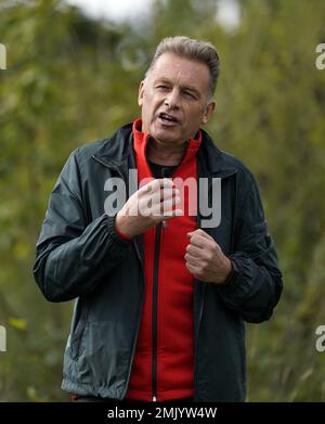 Foto del file datata 7/10/2022 di Chris Packham che dice che sta prendendo un sabbatico di tre mesi dalla radiodiffusione e dal lavoro di campagna ambientale per darsi un certo 'spazio del cervello '. Il presentatore e naturalista, 61, insistette sul fatto che la pausa non era una 'crisi della vita id', ma piuttosto un modo per fare il punto della sua lunga carriera. Data di emissione: Sabato 28 gennaio 2023. Foto Stock