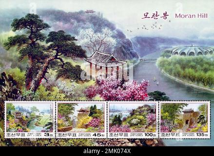 Foglio di francobolli della Corea del Nord 2008 con paesaggi panoramici e padiglioni tradizionali di Moran Hill, Pyongyang. Foto Stock