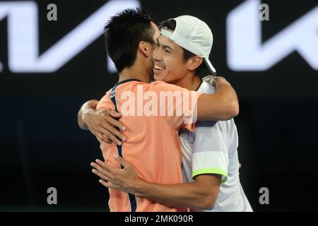 Melbourne, Australia. 28th Jan, 2023. Rinky Hijikata e Jason Kubler d'Australia sconfiggono Hugo NYS di Monaco e Jan Zielinski di Polonia 6-4 7-6 nella finale maschile del doppio, Day 13 all'Australian Open Tennis 2023 alla Rod Laver Arena di Melbourne, Australia, il 28 gennaio 2023. Foto di Peter Dovgan. Solo per uso editoriale, licenza richiesta per uso commerciale. Non è utilizzabile nelle scommesse, nei giochi o nelle pubblicazioni di un singolo club/campionato/giocatore. Credit: UK Sports Pics Ltd/Alamy Live News Foto Stock