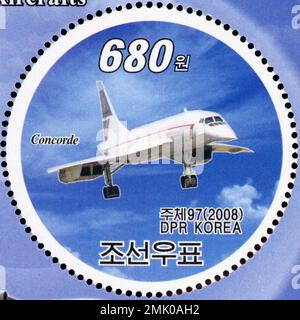 Francobollo nordcoreano 2008 con un aereo supersonico Concorde, taglio da 680 won, filatelia nordcoreana. Foto Stock