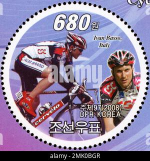 2008 francobollo nordcoreano con il ciclista italiano Ivan basso, che lo mostra correre su una bici Cervelo e in un ritratto. Foto Stock