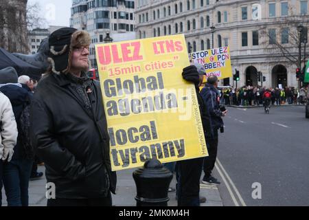 Trafalgar Square, Londra, Regno Unito. 28th gennaio 2023. Manifestanti contro la proposta di esapnsione della zona ULEZ a Londra. Credit: Matthew Chattle/Alamy Live News Foto Stock