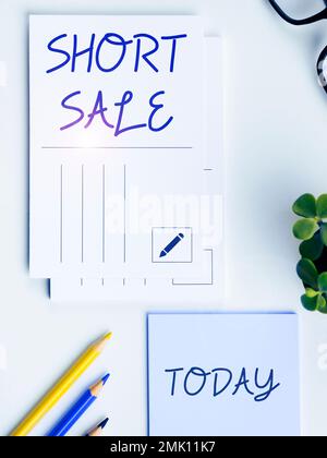 Cartello con la scritta Short sale. Parola scritta su Home che è offerto ad un prezzo che è inferiore all'importo dovuto Foto Stock