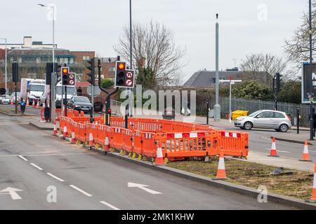 Slough, Berkshire, Regno Unito. 28th gennaio 2023. Slough nel Berkshire sta subendo una grande trasformazione. Gli edifici vengono demoliti e sostituiti con altri appartamenti . Credit: Maureen McLean/Alamy Live News Foto Stock