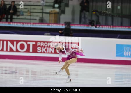 Rinka Watanabe del Giappone compete durante il Gran Premio di Figura della ISU finale di Pattinaggio Torino 2022 a Palavela. (Foto di Fabrizio Carabelli / SOPA Images/Sipa USA) Foto Stock