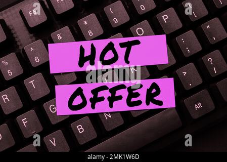 Scrittura visualizzazione testo Hot Offer. Prodotto o programma per vetrina aziendale offerto a prezzi o tariffe ridotte Foto Stock