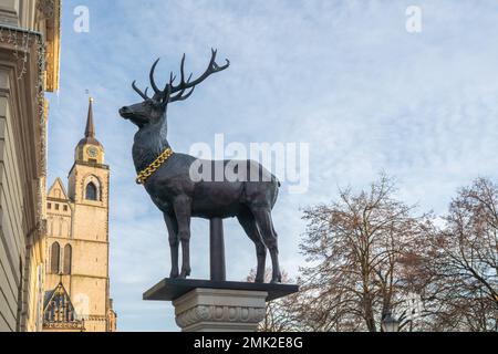 Colonna di cervi vicino al vecchio Municipio di Magdeburgo - Magdeburgo, Sassonia-Anhalt, Germania Foto Stock