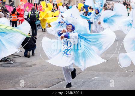 La Parata del giorno di Capodanno si svolge in tutto il centro di Londra in occasione del nuovo anno 2023. Immagine scattata il 1st Gen 2023. © Belinda Jiao jiao.bili Foto Stock