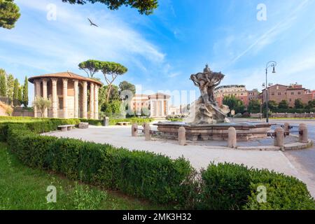 La bocca della verità è una maschera marmorea a Roma, in Italia, che si erge contro la parete sinistra della chiesa di Santa Maria in Cosmedin, in Piazza della bocca de Foto Stock