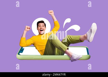 Poster banner collage creativo di giovane ragazzo funky da gadget intelligente sollevare pugno sul concetto di shopping web Foto Stock