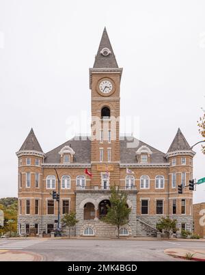 Fayetteville, Arkansas, USA - 16 ottobre 2022: Il vecchio tribunale della contea di Washington Foto Stock