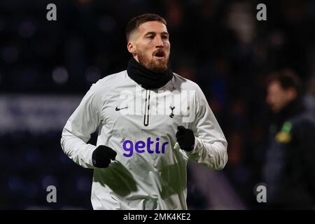 Preston, Regno Unito. 28th Jan, 2023. Matt Doherty #2 di Tottenham Hotspur si scalda per il gioco davanti alla partita della Emirates fa Cup Fourth Round Preston North End vs Tottenham Hotspur a Deepdale, Preston, Regno Unito, 28th gennaio 2023 (Foto di Conor Molloy/News Images) a Preston, Regno Unito il 1/28/2023. (Foto di Conor Molloy/News Images/Sipa USA) Credit: Sipa USA/Alamy Live News Foto Stock