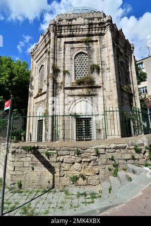 La tomba di Husrev Pasha, situata a Istanbul, in Turchia, è stata costruita da Mimar Sinan nel 16th ° secolo. Foto Stock