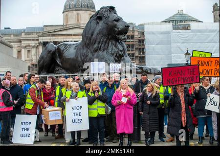 Londra, Regno Unito. 28th Jan, 2023. La protesta di espansione anti-ULEZ Ultra Low Emission zone si svolge a Trafalgar Square. Credit: JOHNNY ARMSTEAD/Alamy Live News Foto Stock