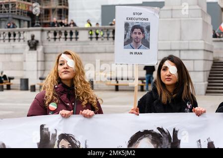 Londra, Regno Unito. 28 gennaio 2023. Protestare in solidarietà con le proteste “Donna, vita, libertà” in Iran. Credit: Andrea Domeniconi/Alamy Live News Foto Stock