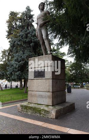 Ricordo dei caduti: La Statua Partigiana in Piazza Bra, Verona, Italia Foto Stock