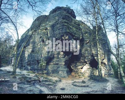 Bell'autunno a Tisa Rocks le montagne di arenaria calcarea nella Boemia settentrionale, Repubblica Ceca Foto Stock