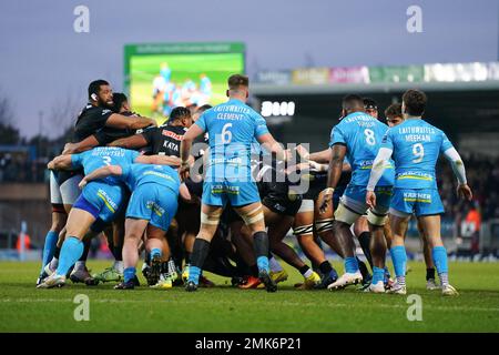 Exeter, Regno Unito. 28 gennaio 2023. Exeter Chiefs e Gloucester Rugby in una mischia durante la partita di rugby Gallagher Premiership tra Exeter Chiefs e Gloucester a Sandy Park, Exeter, Regno Unito, il 28 gennaio 2023. Foto di Scott Boulton. Solo per uso editoriale, licenza richiesta per uso commerciale. Non è utilizzabile nelle scommesse, nei giochi o nelle pubblicazioni di un singolo club/campionato/giocatore. Credit: UK Sports Pics Ltd/Alamy Live News Foto Stock