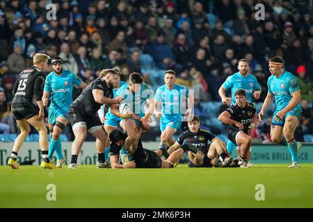 Exeter, Regno Unito. 28 gennaio 2023. Harry Elrington di Gloucester Rugby viene portato giù durante il Gallagher Premiership Rugby match tra Exeter Chiefs e Gloucester a Sandy Park, Exeter, Regno Unito, il 28 gennaio 2023. Foto di Scott Boulton. Solo per uso editoriale, licenza richiesta per uso commerciale. Non è utilizzabile nelle scommesse, nei giochi o nelle pubblicazioni di un singolo club/campionato/giocatore. Credit: UK Sports Pics Ltd/Alamy Live News Foto Stock