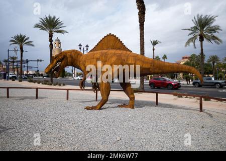 Palm Springs, Stati Uniti. 8th novembre 2022 sculture di dinosauro Jurassic Wonders dal Museo delle antiche meraviglie di Palm Springs. Foto Stock