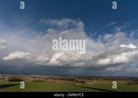 Tempesta di tuoni in arrivo sulla Svizzera francone, la Franconia media, la Baviera, la Germania Foto Stock
