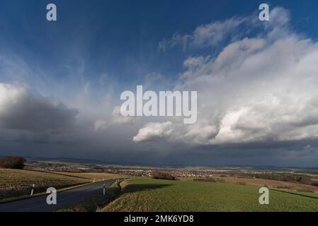 Tempesta di tuoni in arrivo sulla Svizzera Franconia, Via, Franconia Centrale, Baviera, Germania Foto Stock