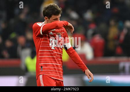 Monaco, Germania. 28th Jan, 2023. Calcio: Bundesliga, Bayern Monaco - Eintracht Francoforte, 18° giorno all'Allianz Arena, Thomas Müller di Monaco dopo la partita. NOTA IMPORTANTE: In conformità ai requisiti della DFL Deutsche Fußball Liga e del DFB Deutscher Fußball-Bund, è vietato utilizzare o utilizzare fotografie scattate nello stadio e/o della partita sotto forma di sequenze di immagini e/o serie di foto simili a un video. Credit: Sven Hoppe/dpa/Alamy Live News Foto Stock