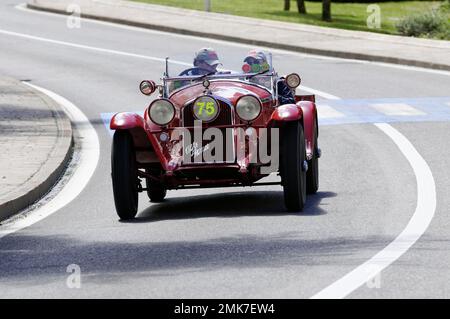 Mille miglia 2014, No. 75 Alfa Romeo 6C 1750 GS Zagato costruito nel 1931 Vintage car race. San Marino, Italia Foto Stock