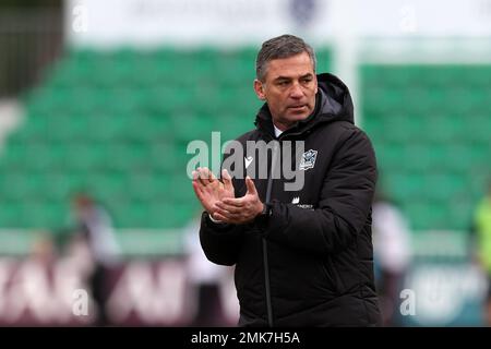 Newport, Regno Unito. 28th Jan, 2023. Franco Smith, il capo allenatore della squadra di rugby dei Glasgow Warriors guarda avanti. United Rugby Championship, Dragons contro Glasgow Warriors alla parata Rodney di Newport, sabato 28th gennaio 2023. pic di Andrew Orchard/Andrew Orchard sports photography/Alamy Live news Credit: Andrew Orchard sports photography/Alamy Live News Foto Stock