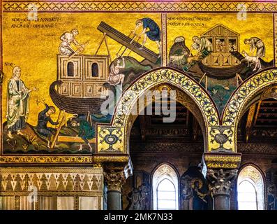 Arca Noahs, mosaici bizantini in oro, Cattedrale di Monreale, Santa Maria Nuova, Sicilia, Monreale, Sicilia, Italia Foto Stock