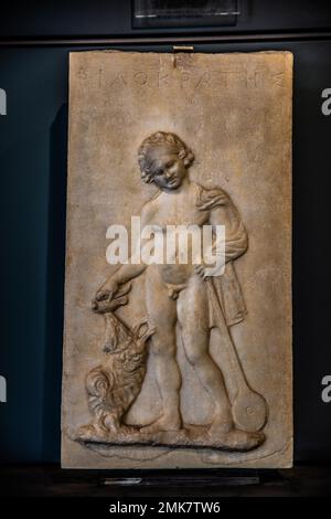 Antica stele funeraria greca di un ragazzo (Filocrate) di Attica, 3rd sec. a.C., Museo Archeologico Regionale Antonino Salinas, Collezione di Foto Stock
