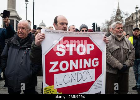 Londra, Regno Unito, gennaio 28th 2023. Una protesta 'No a ULEZ' contro la Ultra Low Emission zone (ULEZ) di Londra è guidata da Piers Corbyn, fratello dell'ex leader laburista Jeremy Corbyn. (Tennessee Jones - Alamy Live News) Foto Stock