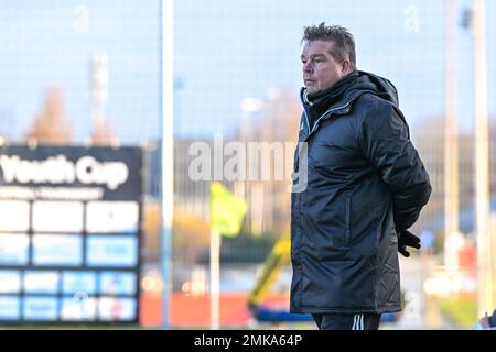 Aalter, Belgio. . 28th Jan, 2023. Assistente allenatore Patrick Cool di Aalst nella foto durante una partita di calcio femminile tra il Club Brugge Dames YLA e Eendracht Aalst il 18 ° giorno di incontro della stagione 2022 - 2023 del belga Lotto Womens Super League , sabato 28 gennaio 2023 ad Aalter , BELGIO . FOTO SPORTPIX | Stijn Audooren Credit: David Catry/Alamy Live News Foto Stock