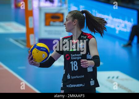 Neuwied, Germania. 28th Jan, 2023. Neuwied, Germania, gennaio 28th 2023: Sarah Straube (18 Dresda) durante il maintround del 1. Partita di pallavolo Bundesliga Frauen tra VC Newied 77 e Dresdner SC al Sporthalle Rhein-Wied palestra di Neuwied, Germania. (Norina Toenges/SPP) Credit: SPP Sport Press Photo. /Alamy Live News Foto Stock