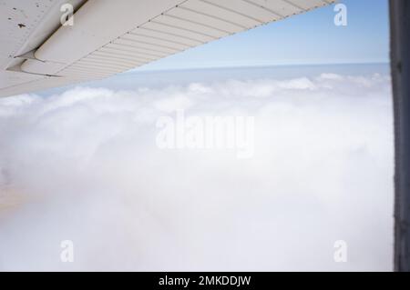 La vista delle dune di sabbia della Namibia da un aereo da paracadutismo in Africa Foto Stock