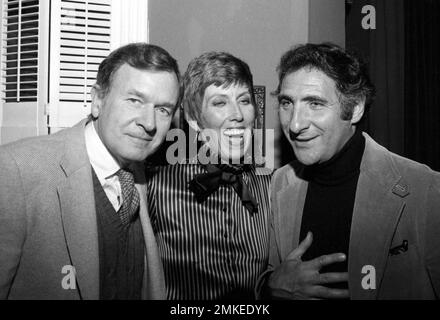 Dietro le quinte di marcia Wallace con Bill Daley e Judd Hirsch allo spettacolo di una donna di marcia Wallace "una persona quasi perfetta" al San Andreas Theater di West Hollywood, California. Novembre 6, 1981. Credit: Ralph Dominguez/MediaPunch Foto Stock