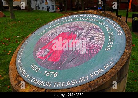 Monumento in Piazza Believe, a Wigan nato e allevato Gerrard Winstanley & il 17th ° secolo Diggers' (vero Leveller) movimento, 1609-1676 Foto Stock