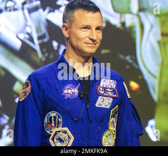 Il corpo dei cadetti riempì sia gli auditorium Arnold che Robinson per partecipare alle conferenze serali degli astronauti della NASA Andrew Morgan (pagina successiva) e Mark Vande Hei (sopra) rispettivamente il 8 e il 14 settembre presso l'Accademia militare degli Stati Uniti. Foto Stock