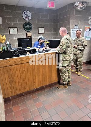 Le operazioni presso il ristorante Warrior nell'edificio 50 sono mostrate il 8 settembre 2022 a Fort McCoy, Wisconsin (Foto di Andy Pisney, Fort McCoy Logistics Readiness Center Food Management Program Office) Foto Stock