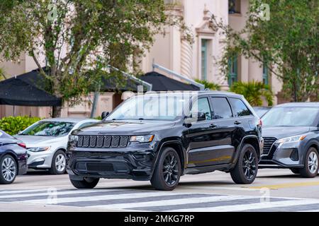 Coral Gables, FL, USA - 28 gennaio 2023: Foto di un SUV Jeep Grand Cherokee Foto Stock